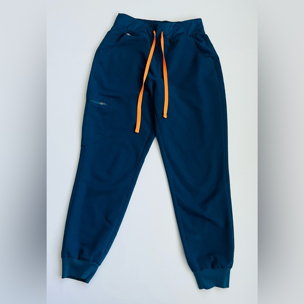 FIGS Alexandria High Waisted Petite Jogger Scrub Pants